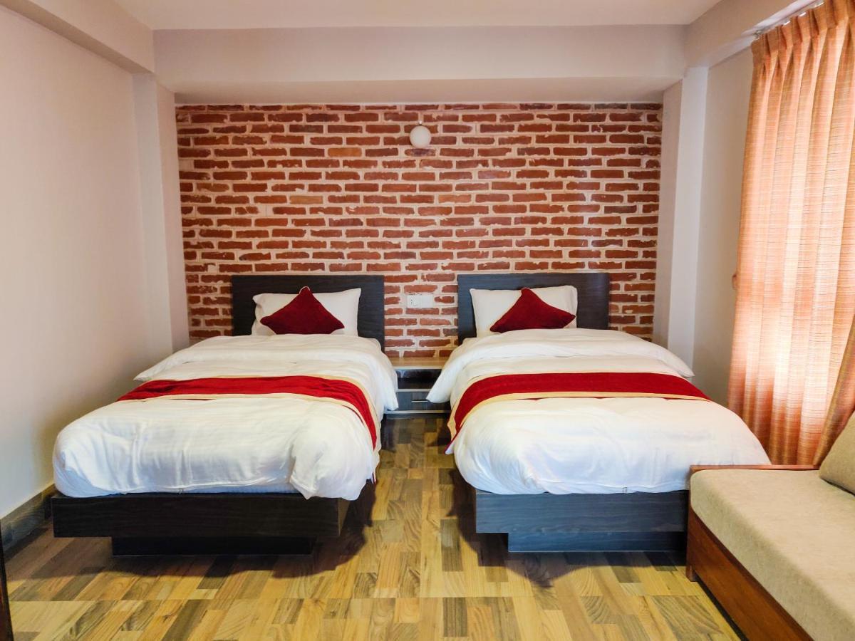 Hotel Central Bhatgoan Esterno foto