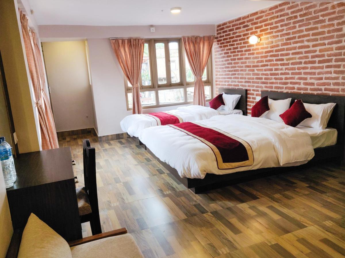 Hotel Central Bhatgoan Esterno foto