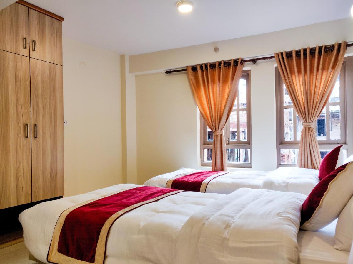 Hotel Central Bhatgoan Esterno foto