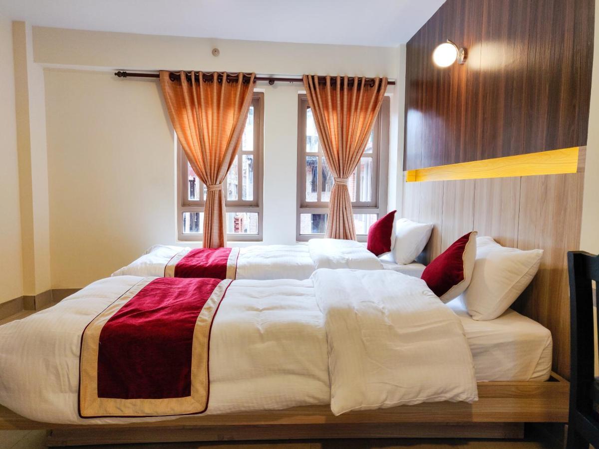 Hotel Central Bhatgoan Esterno foto